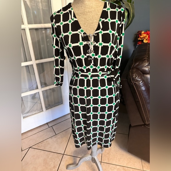 Versatile Green, White and Black Pencil Dress - Picture 3 of 8